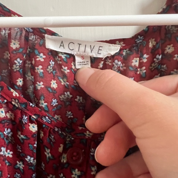 Red Cropped Blouse - Picture 5 of 5